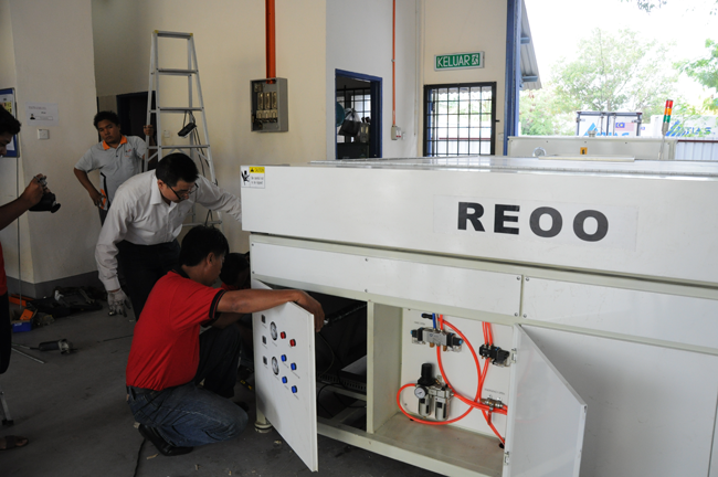 2012 July we installed solar panel making machine in Malaysia(图2)