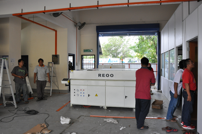 2012 July we installed solar panel making machine in Malaysia(图5)