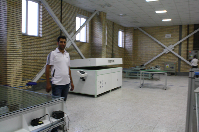2015 March we installed solar panel making machine in Iran(图5)